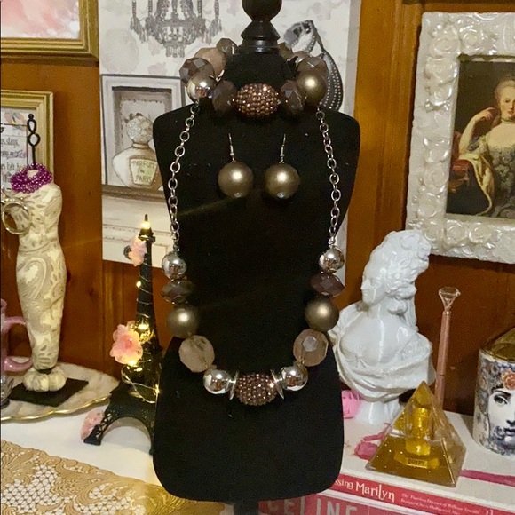 WOMEN’S JEWELRY SET  OS NWOT - Picture 1 of 1